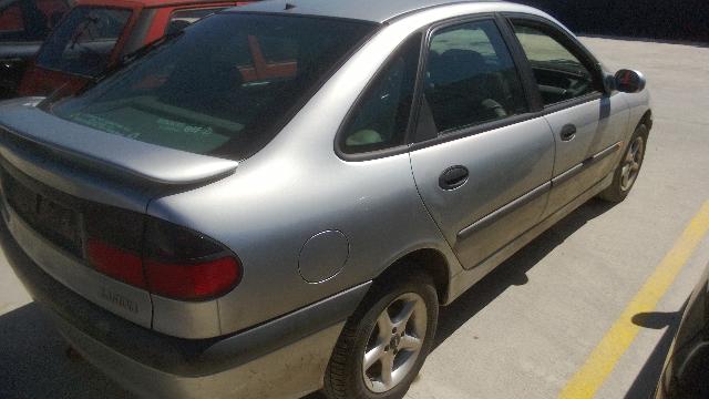 Image Feu arriere principal droit (feux) - RENAULT LAGUNA 1