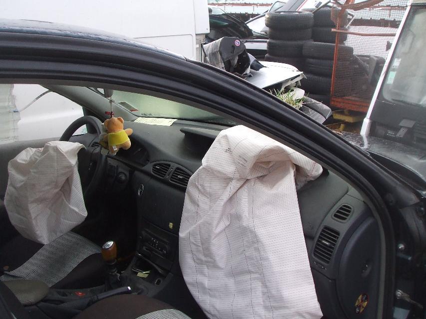 Image Feu arriere principal droit (feux) - RENAULT LAGUNA 2