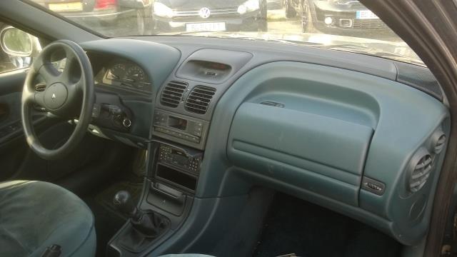 Image Feu arriere principal droit (feux) - RENAULT LAGUNA 1