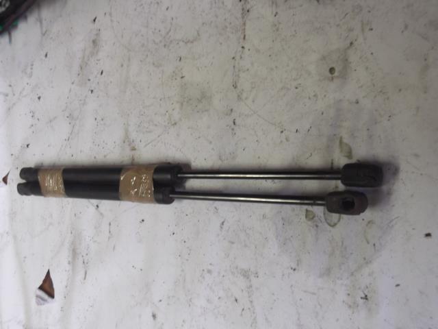 Verin de coffre SUZUKI SWIFT 3 Essence - 1