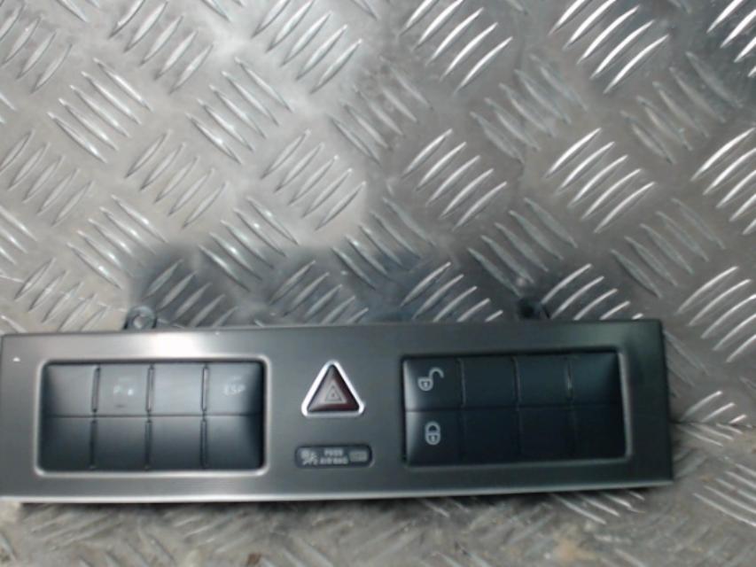 Interruttore luci emergenza MERCEDES CLASSE C 203 COUPE SPORT PHASE 2 Diésel - 1