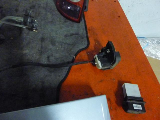 Serrure avant droit RENAULT CLIO 2 PHASE 2 Diesel - 1