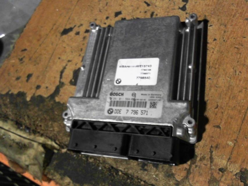 Calculateur BMW X3 E83  - 1