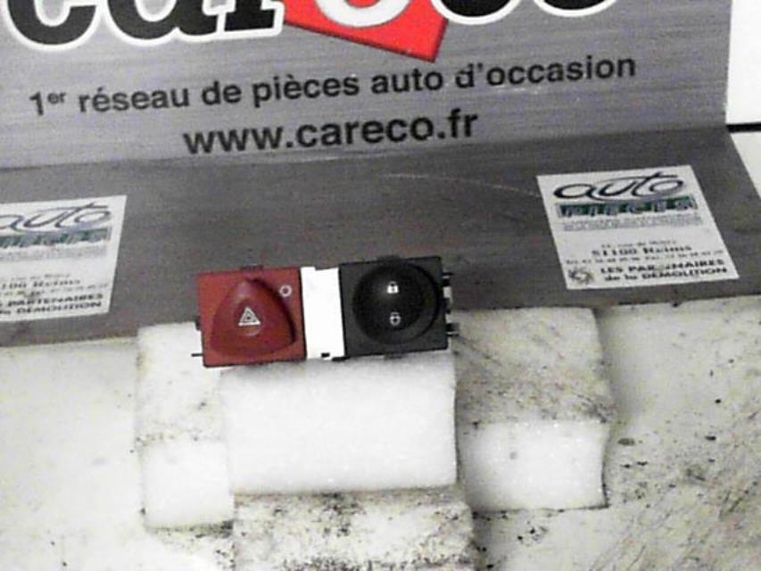 Bouton de warning RENAULT MEGANE 2 PHASE 1 Diesel - 1