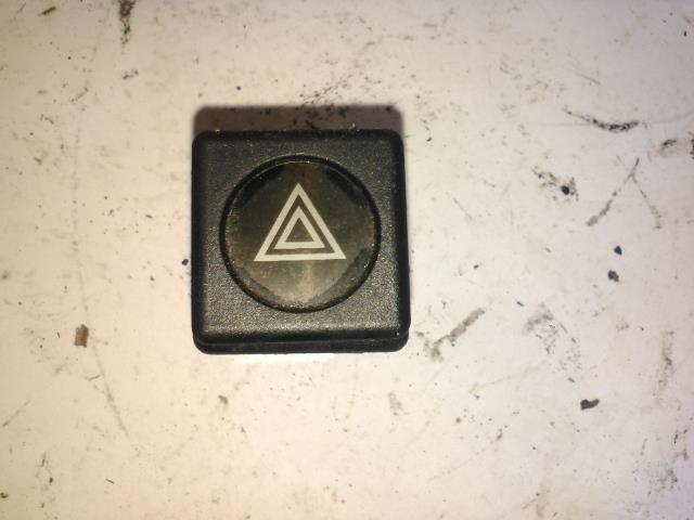 Bouton de warning ROVER MAESTRO Essence - 1