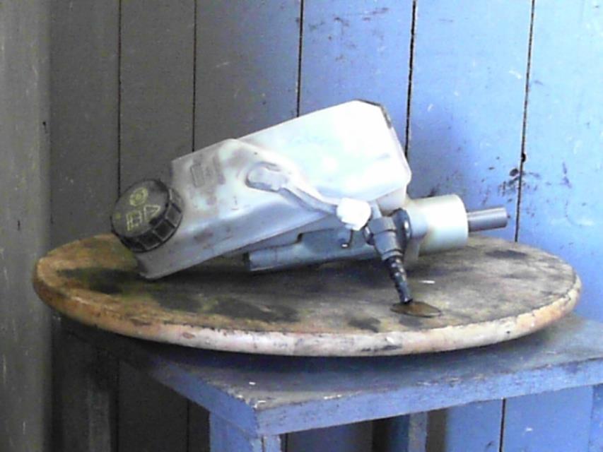 Maitre cylindre (freinage) FORD FOCUS 2 PHASE 1 BREAK Diesel - 1