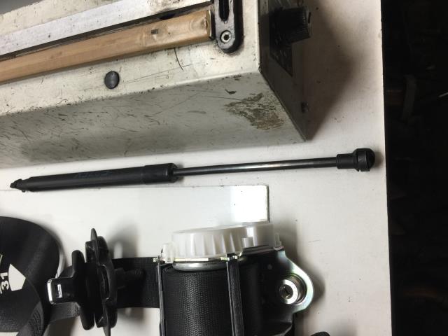Verin de capot BMW SERIE 1 E81 Diesel - 1