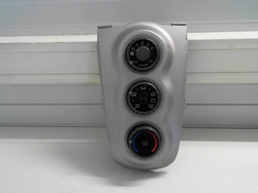 Commande chauffage TOYOTA YARIS 2 PHASE 1 Essence - 1