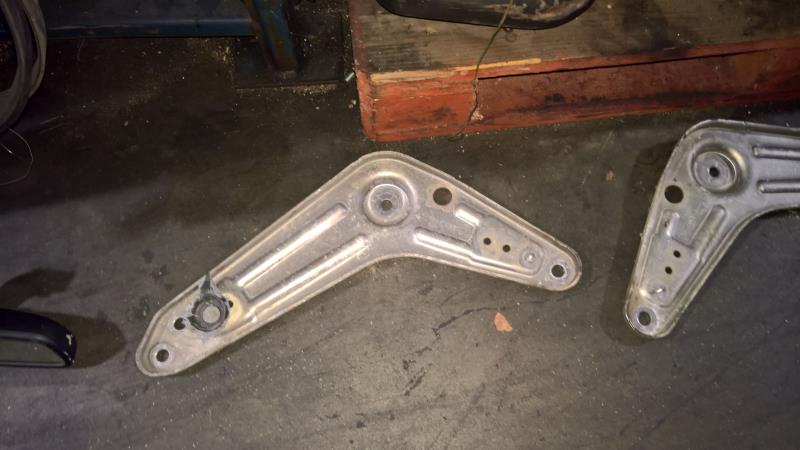 Braccio sospensione superiore posteriore sinistro BMW X5 E70 PHASE 1  - 1