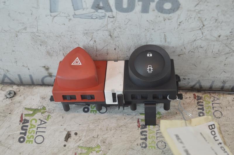 Bouton de warning RENAULT MEGANE 2 PHASE 2 Diesel - 1