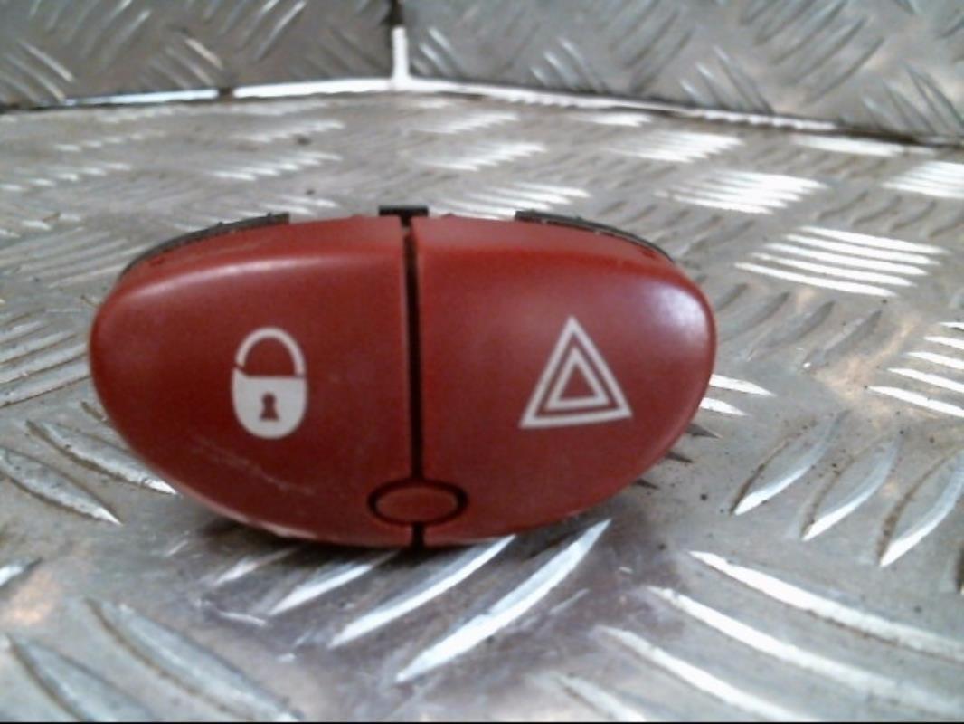 Bouton de warning PEUGEOT 206 PHASE 2 Essence - 1