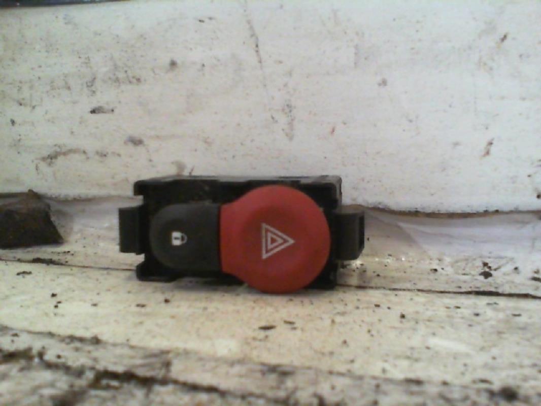 Bouton de warning RENAULT KANGOO 2 PHASE 1 Diesel - 1
