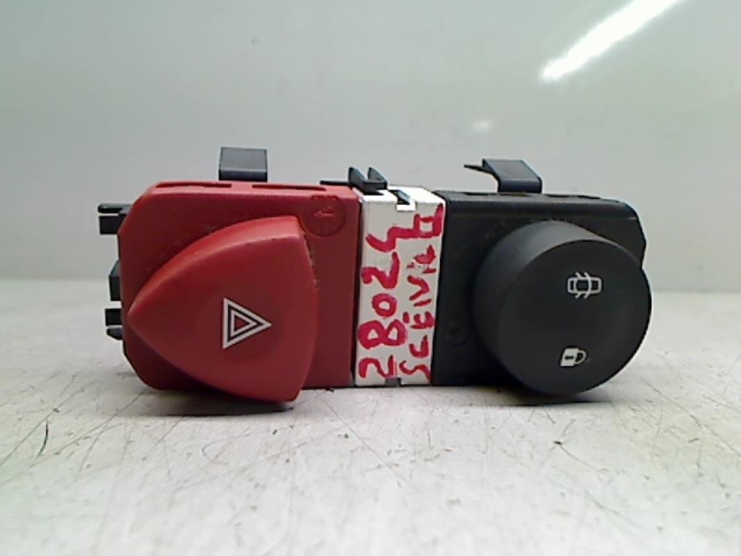Bouton de warning RENAULT SCENIC 2 PHASE 1 Essence - 1