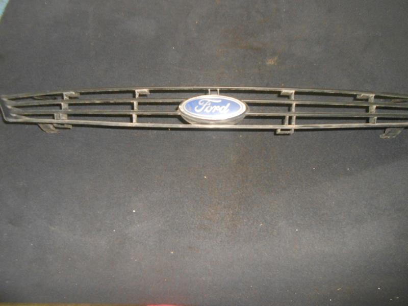 Calandre FORD FOCUS 1 BREAK Essence - 1