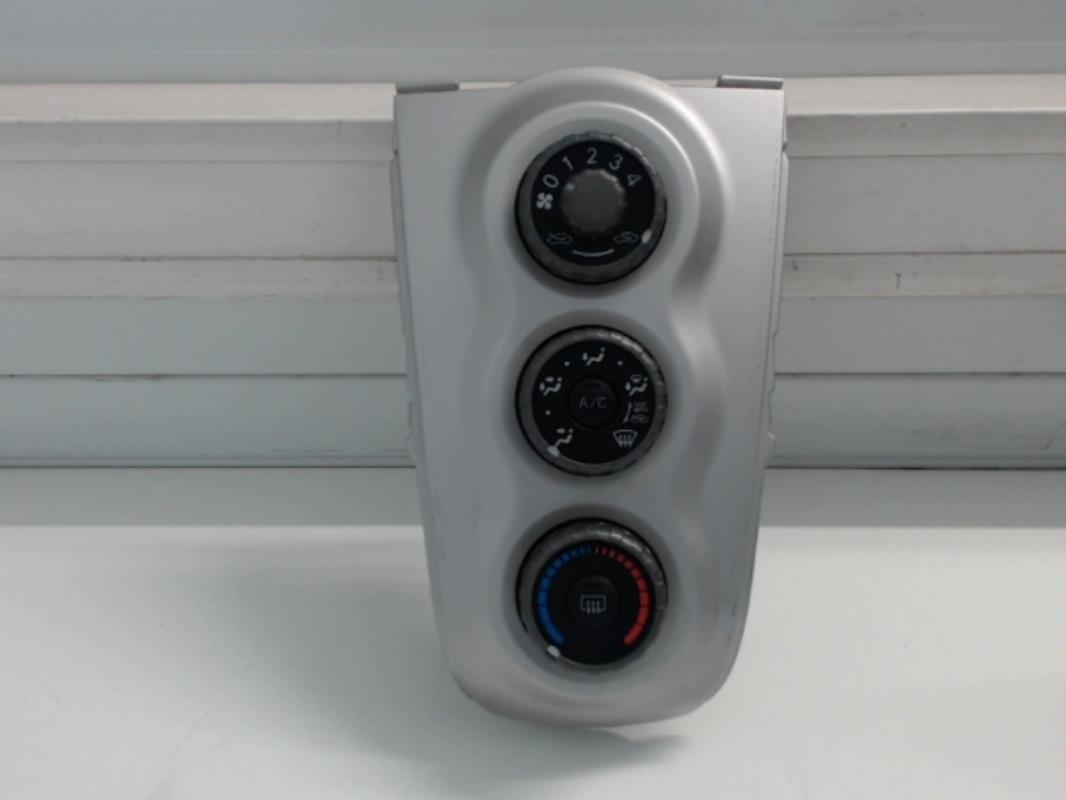 Commande chauffage TOYOTA YARIS 2 PHASE 1 Essence - 1