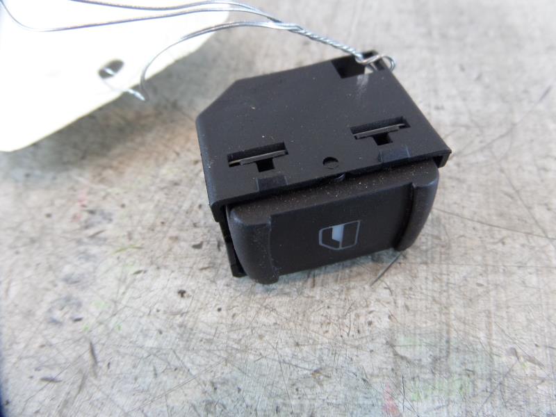 Interruttore lavacristalli posteriore destro VOLKSWAGEN GOLF 4 Diésel - 1