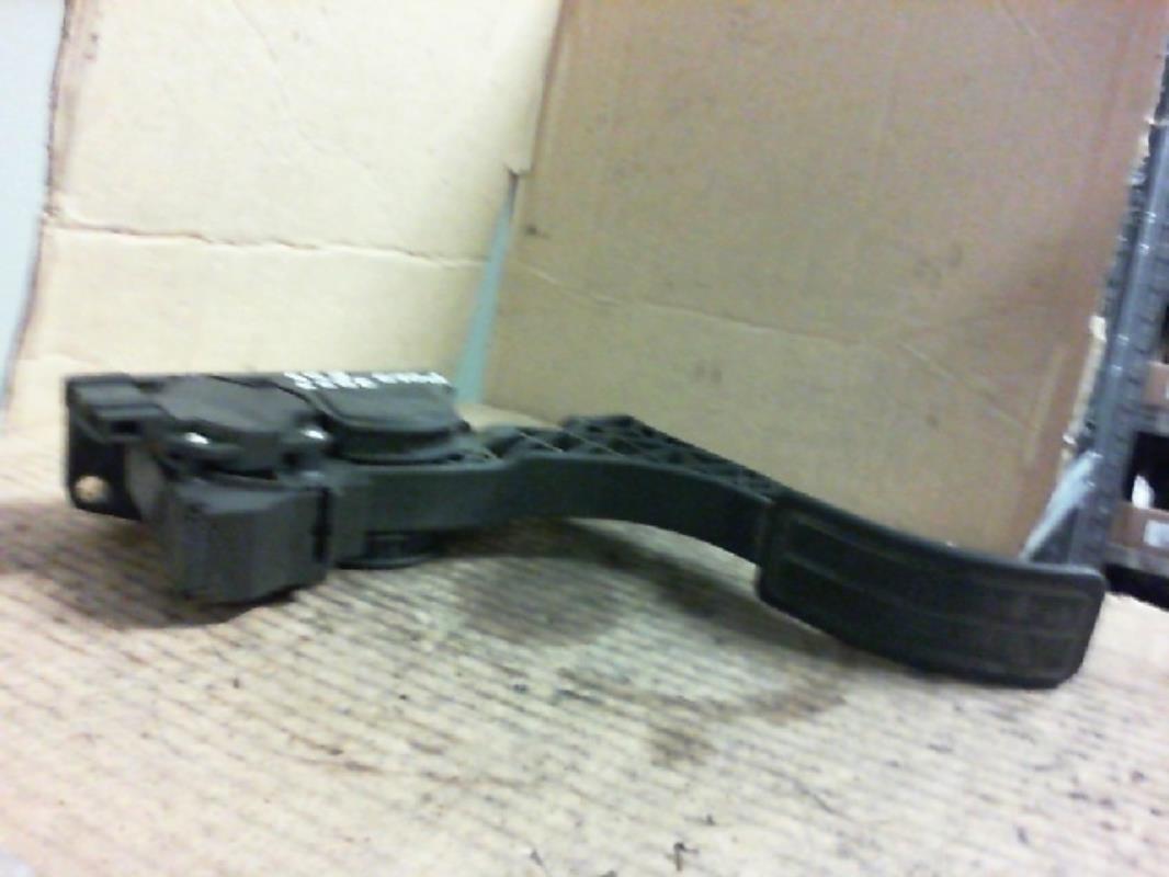Pedale acceleratore VOLKSWAGEN POLO 1  - 1
