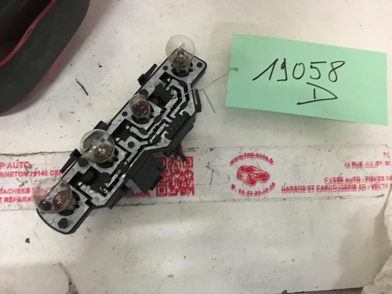 Base portalampade fanale posteriore destro VOLKSWAGEN POLO 3 PHASE 2 Gasolina - 1
