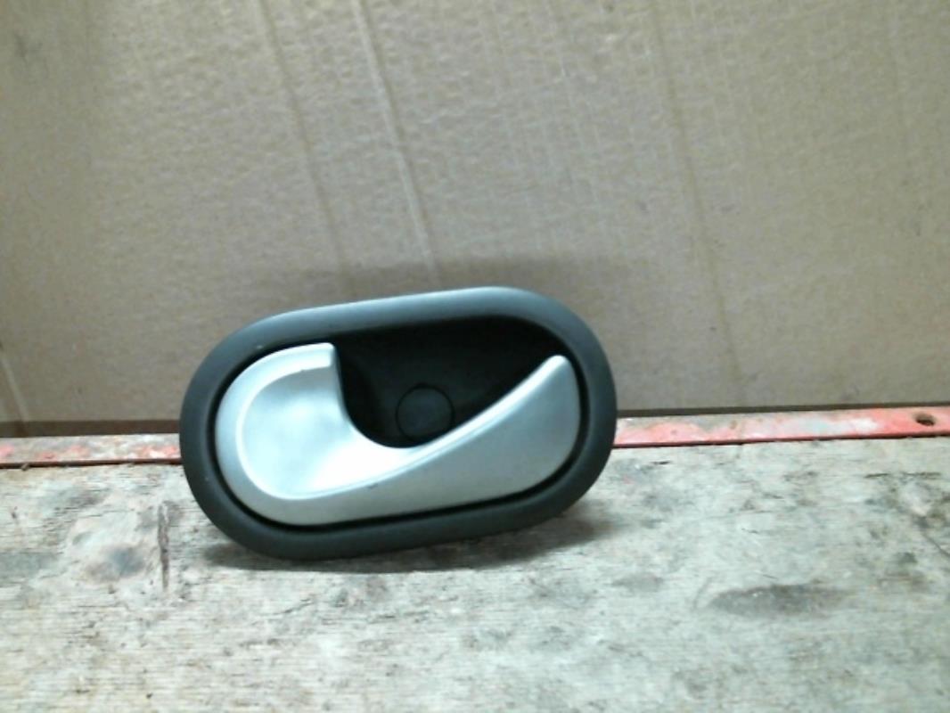 Maniglia interna posteriore sinistra RENAULT CLIO 3 PHASE 2 Diésel - 1