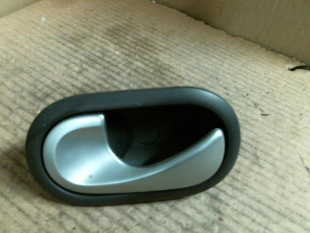 Maniglia interna posteriore sinistra RENAULT CLIO 3 PHASE 2 BREAK Diésel - 1