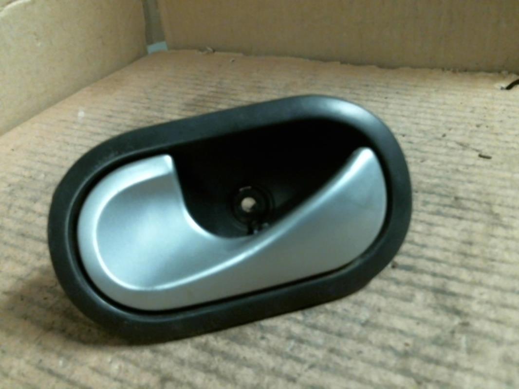 Poignee interieur avant gauche RENAULT TWINGO 2 PHASE 1 Diesel - 1