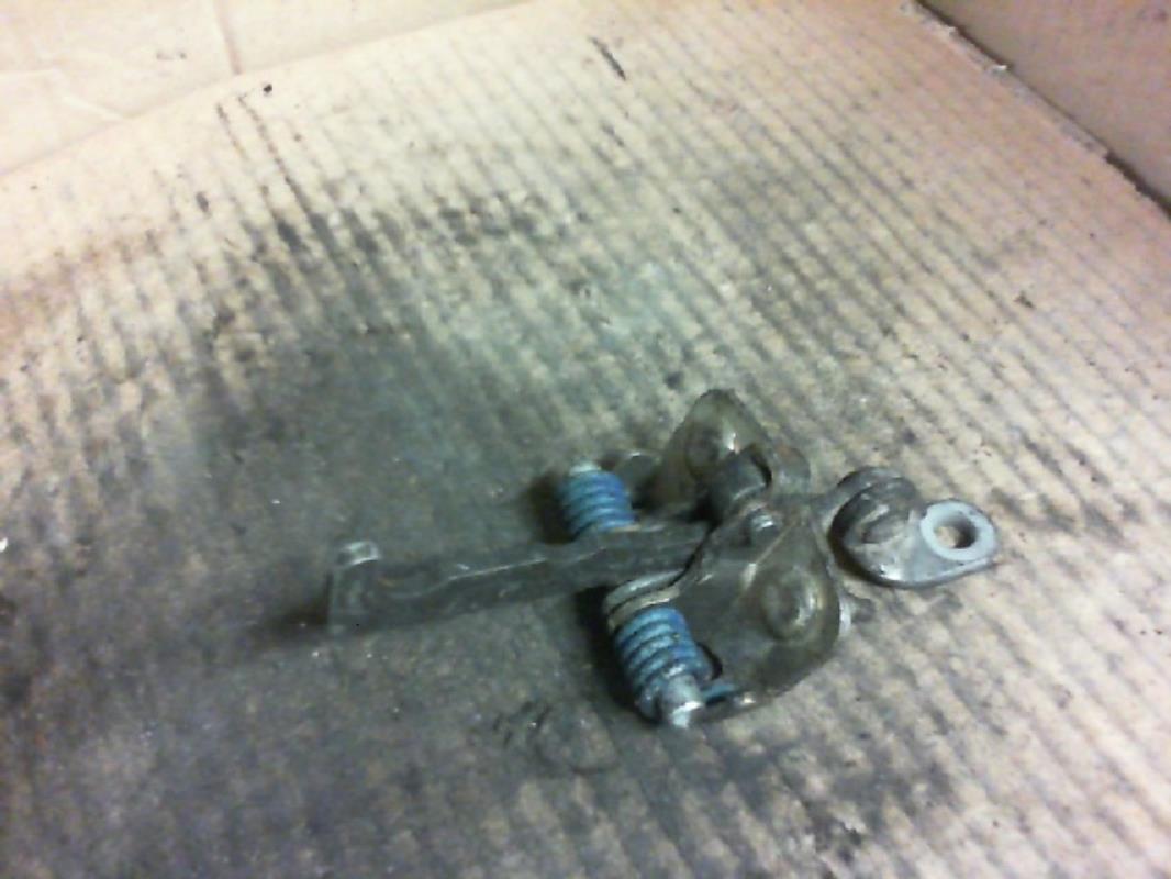 Arresto portiera anteriore destra RENAULT R19  - 1
