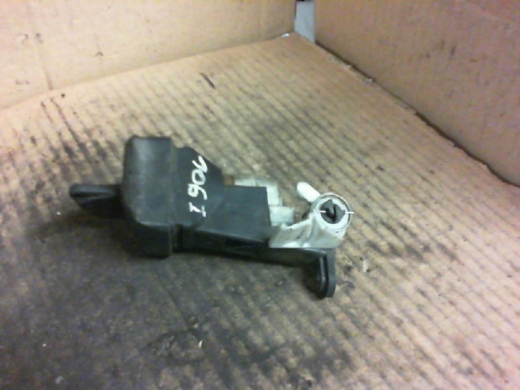 Bouton de coffre PEUGEOT 106  - 1