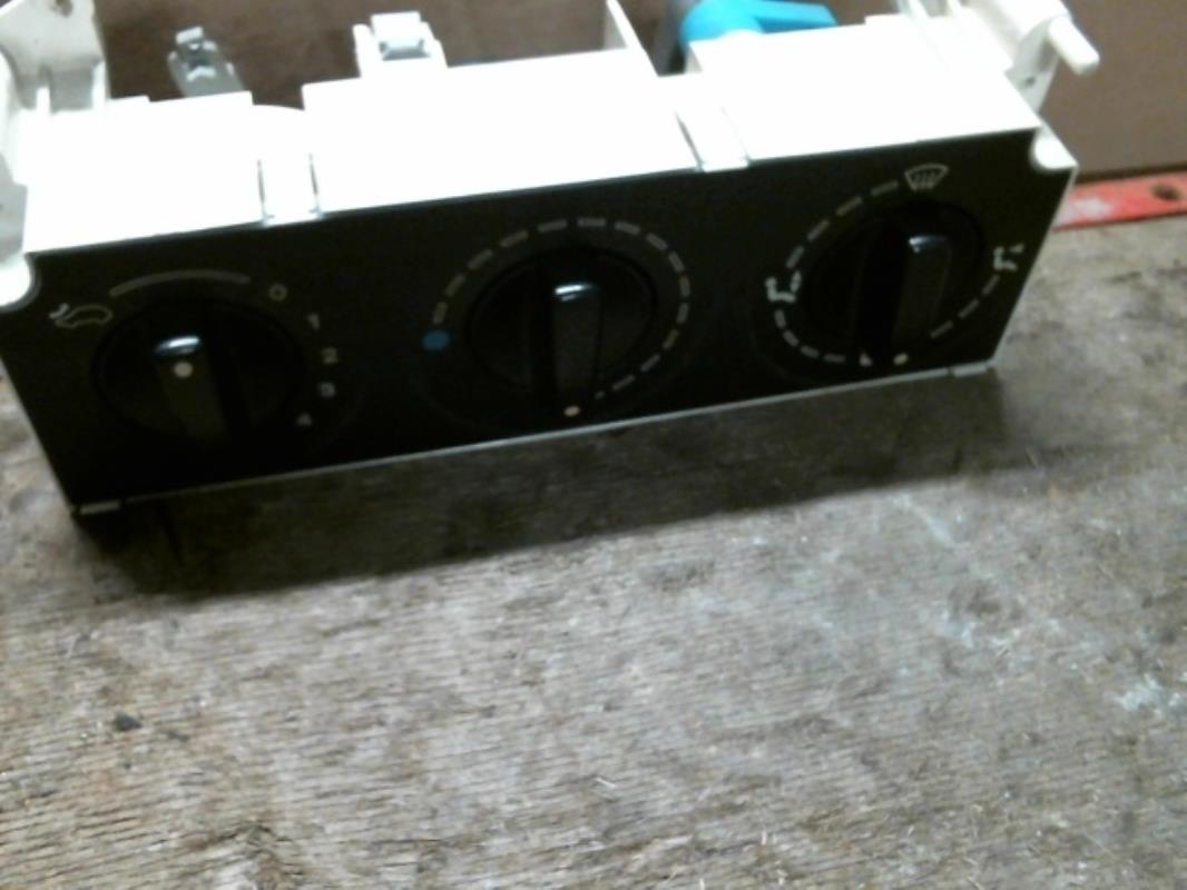 Commande chauffage PEUGEOT 306 Diesel - 1
