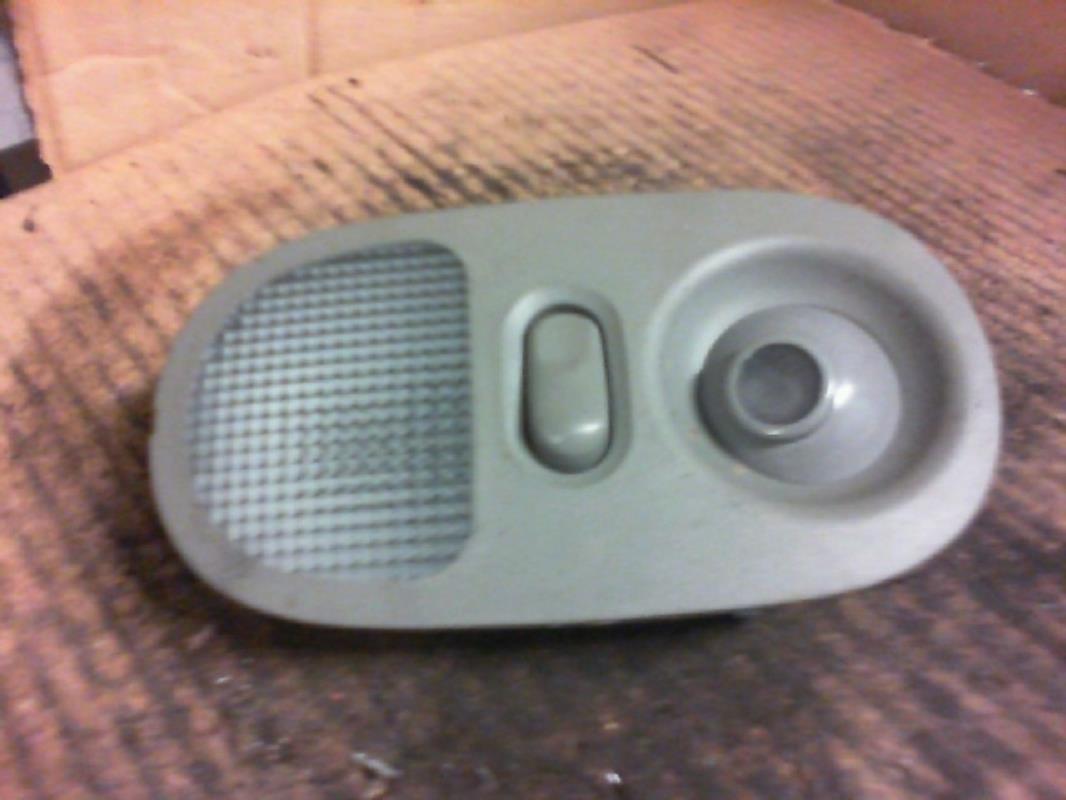 Eclairage de plafonnier RENAULT CLIO 2 PHASE 2 Essence - 1
