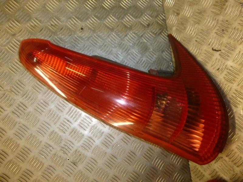 Fanale posteriore principale destro (luci) PEUGEOT 206 PHASE 1 BREAK Diésel - 1