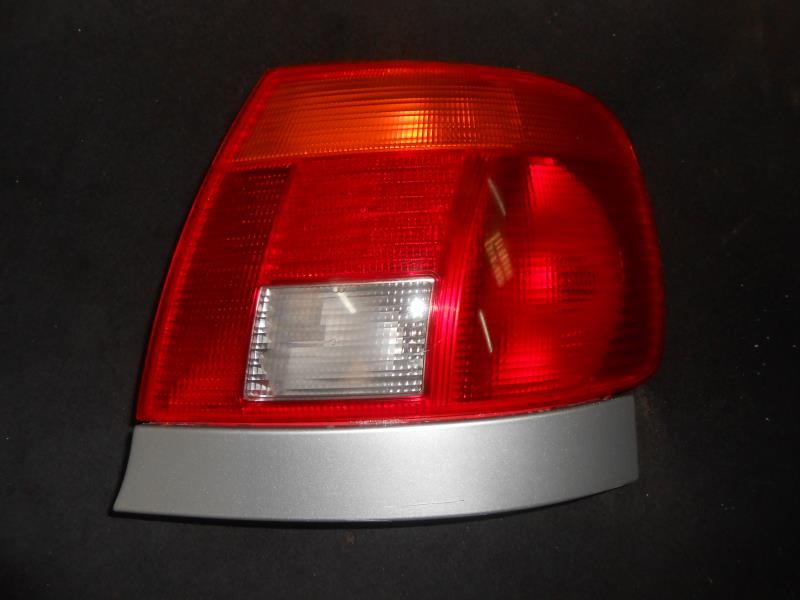 Feu arriere principal droit (feux) AUDI A4 1 PHASE 1 Diesel - 1