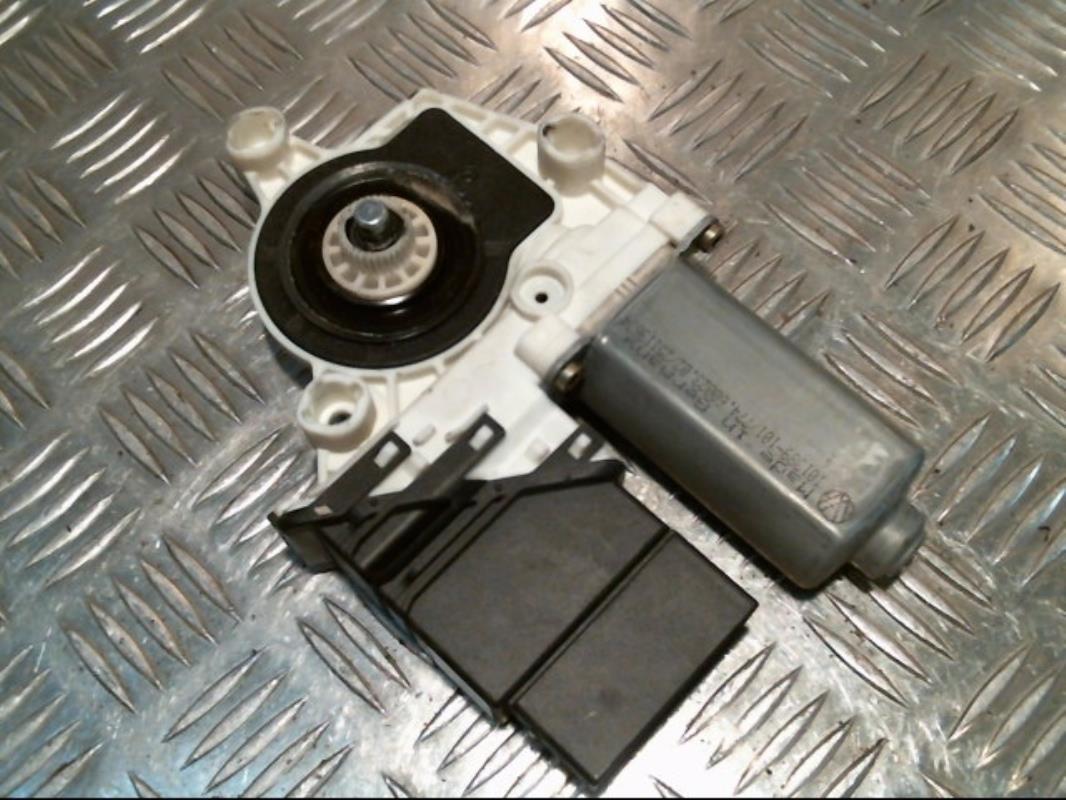 Motore alzacristalli posteriore sinistro VOLKSWAGEN GOLF 4 Diésel - 1