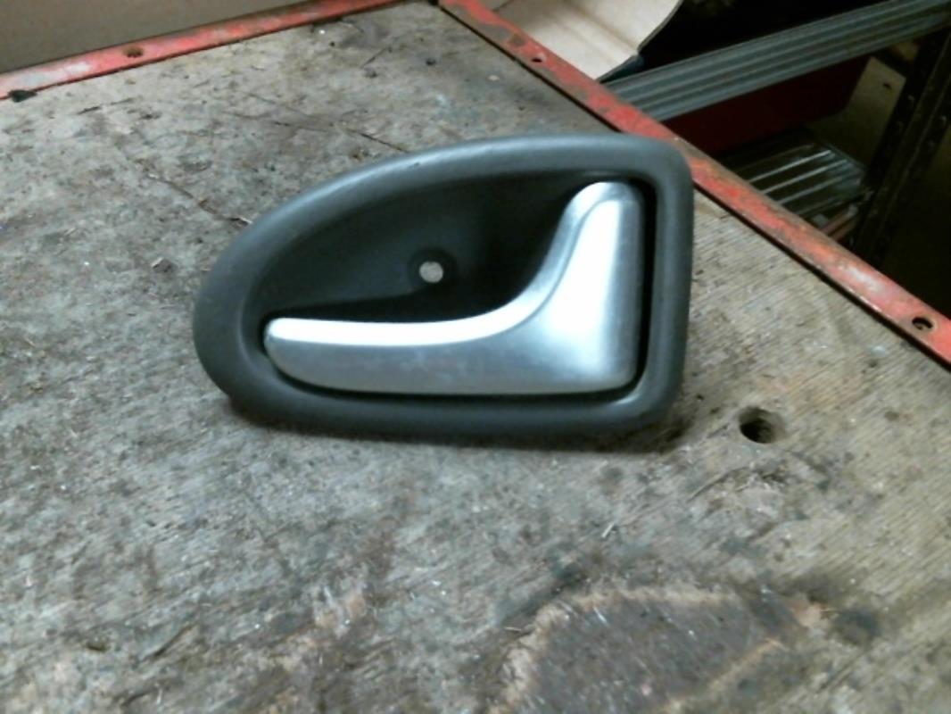 Maniglia interna posteriore destra RENAULT SCENIC 1 PHASE 2 Diésel - 1