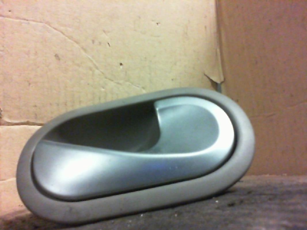 Poignee interieur avant droit RENAULT CLIO 3 Diesel - 1