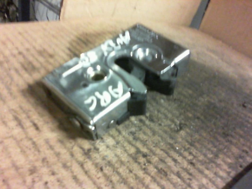 Serrure arriere gauche AUDI 80 1  - 1