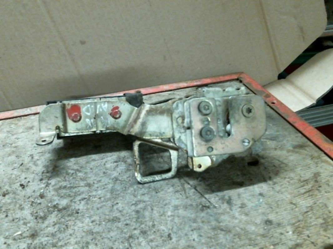 Serrure avant droit RENAULT R18  - 1