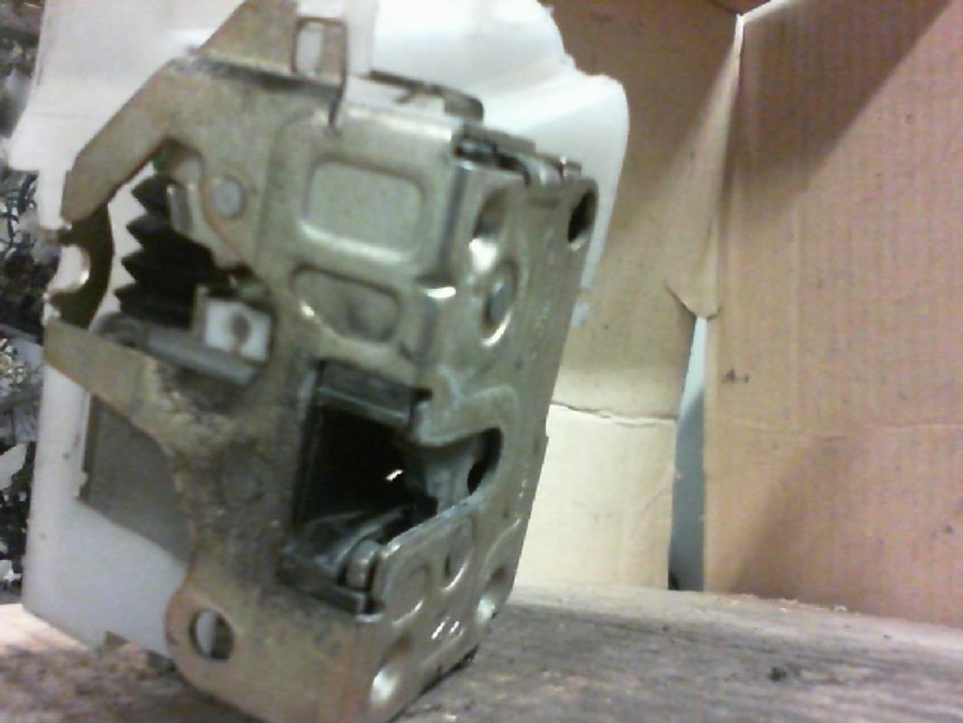 Serrure avant droit RENAULT CLIO 2 Essence - 1
