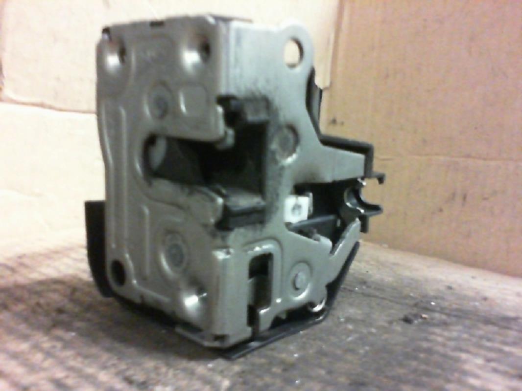 Serrure avant droit RENAULT CLIO 2 PHASE 2 Diesel - 1