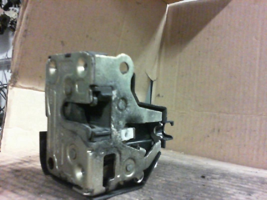 Serrure avant droit RENAULT CLIO 2 PHASE 1 Essence - 1
