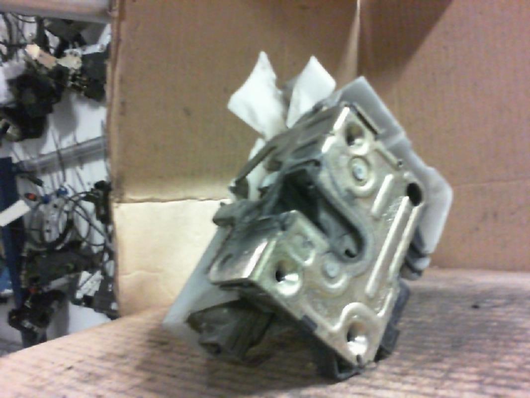 Serrure avant droit RENAULT CLIO 2 Diesel - 1