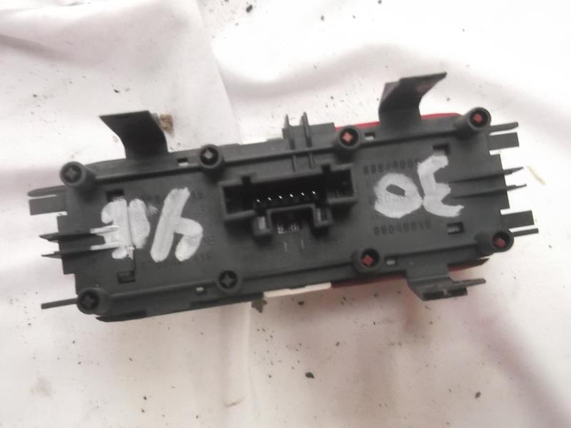 Bouton de warning RENAULT SCENIC 2 PHASE 1 Diesel - 1