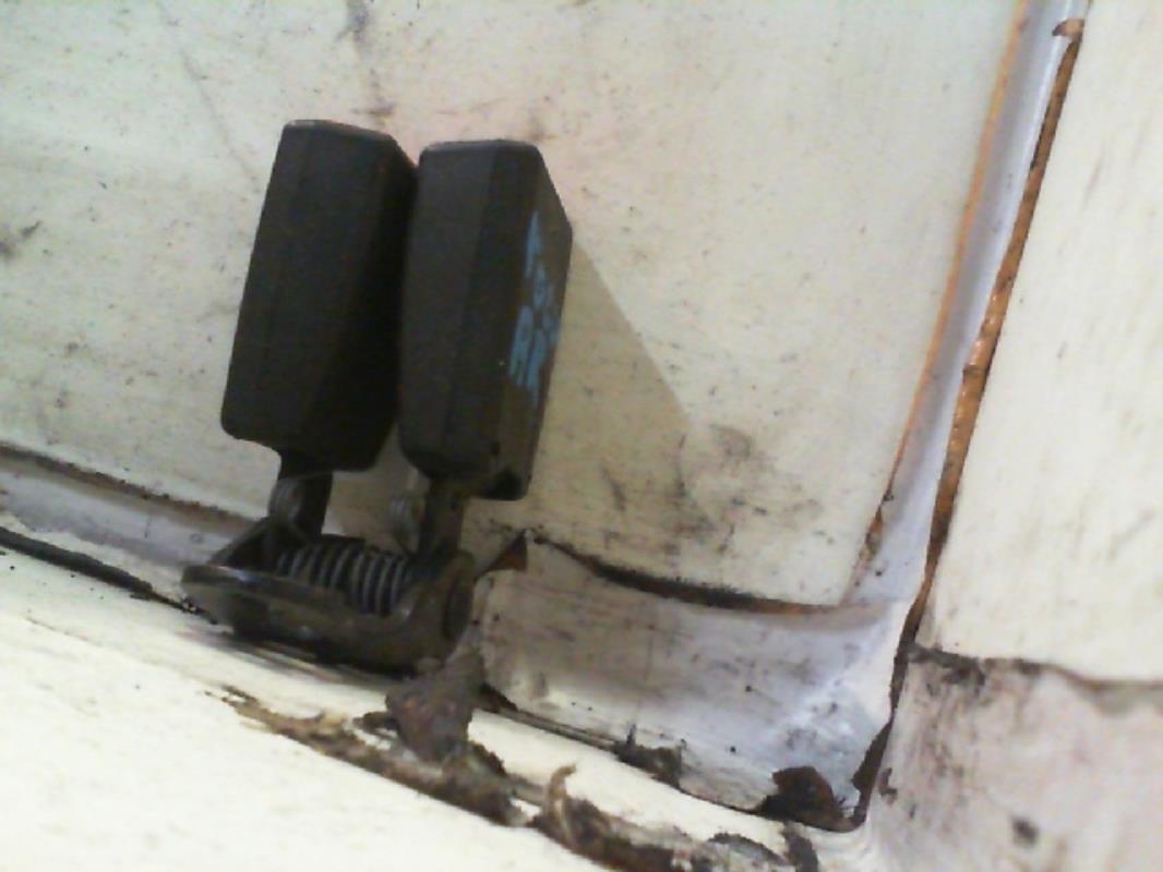 Aggancio cintura sicurezza posteriore centrale FORD FOCUS 1 Gasolina - 1