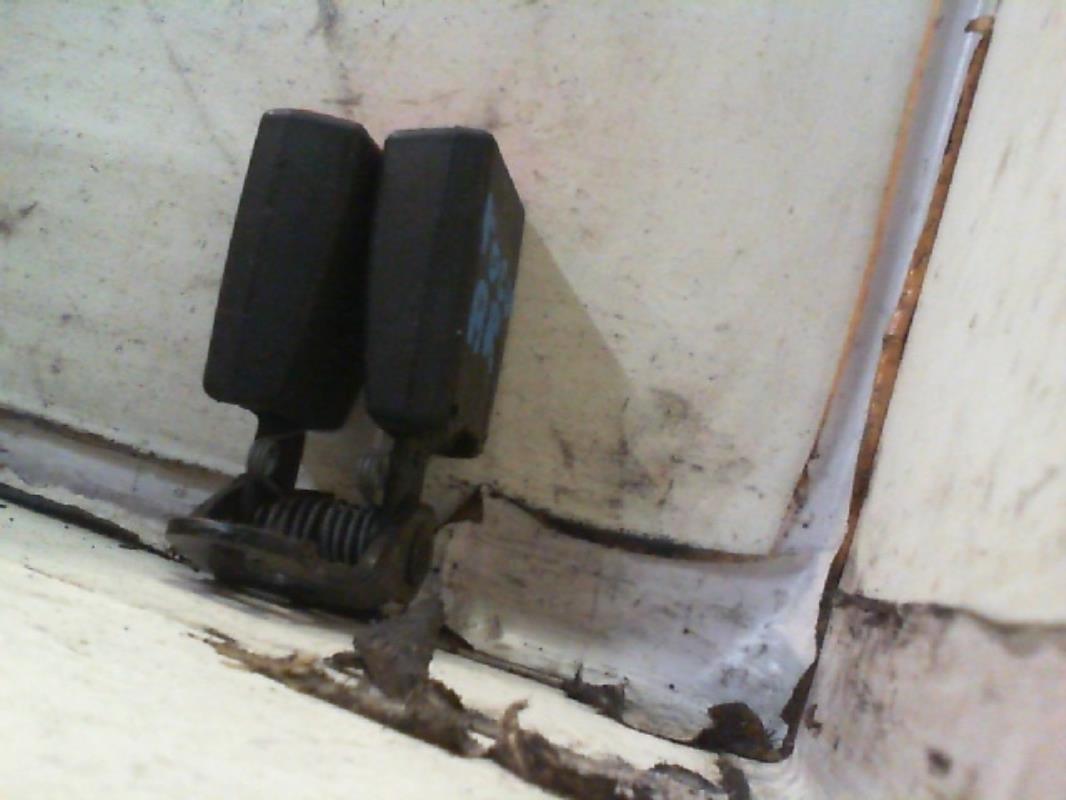 Aggancio cintura sicurezza posteriore centrale FORD FOCUS 1 Gasolina - 1