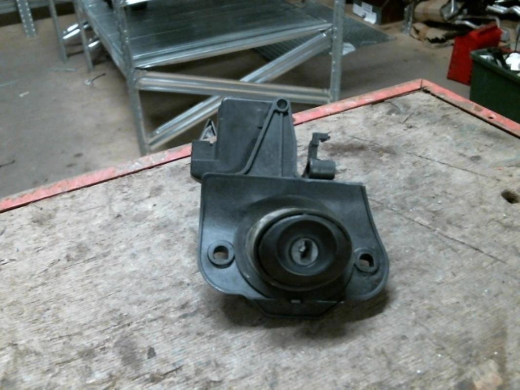 Bouton de coffre CITROEN SAXO Diesel - 1