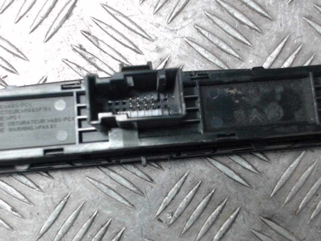 Bouton de warning PEUGEOT 308 1 PHASE 1 Diesel - 1