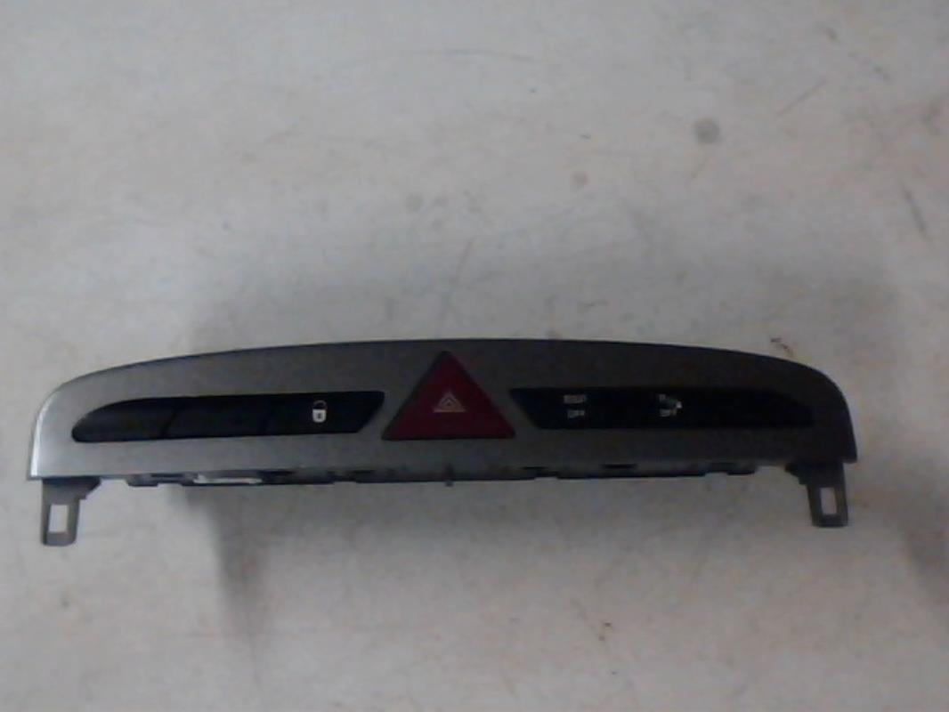 Interruttore luci emergenza PEUGEOT 308 1 PHASE 1 Diésel - 1