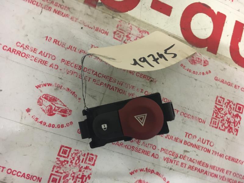 Bouton de warning RENAULT CLIO 3 PHASE 2 Diesel - 1