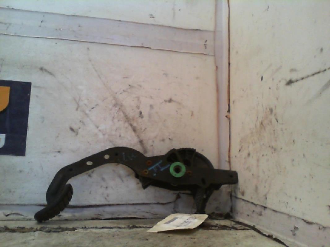 Pedale de frein RENAULT CLIO 2 PHASE 2 Essence - 1