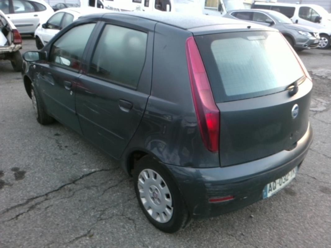 Image Feu arriere principal droit (feux) - FIAT PUNTO 2