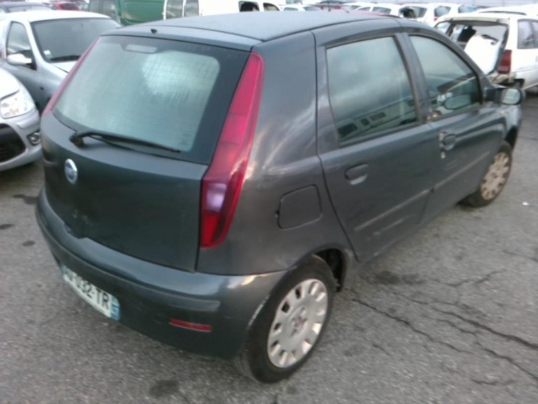 Image Feu arriere principal droit (feux) - FIAT PUNTO 2